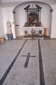Pogled na oltar v. Lazarja (4)